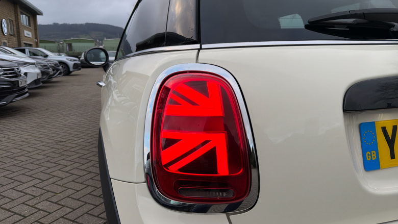 MINI Hatchback 1.5 Cooper Sport II 3dr Petrol Hatchback